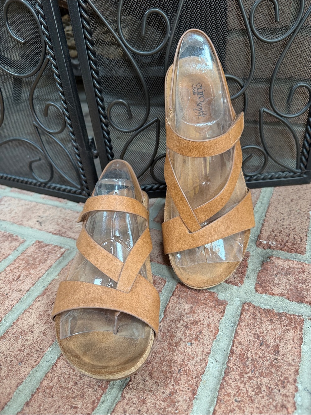 Eurosport Women’s Tan Strappy Comfort Sandals, EUC, Size 8.5